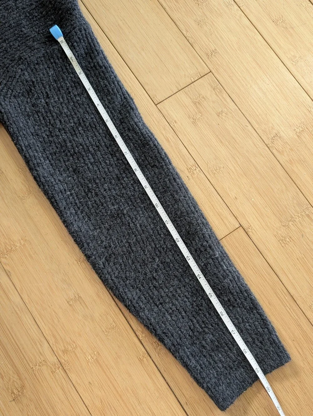 Uniqlo Dark Gray Souffle Yarn Wool Blend Turtleneck Sweater - Picture 7 of 8